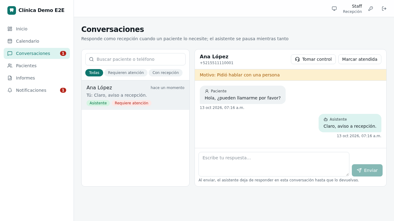 Bandeja de conversaciones con la respuesta del asistente y el botón para tomar el control
